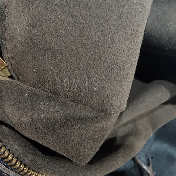 Louis Vuitton Mahina L Hobo - Picture 6 of 12